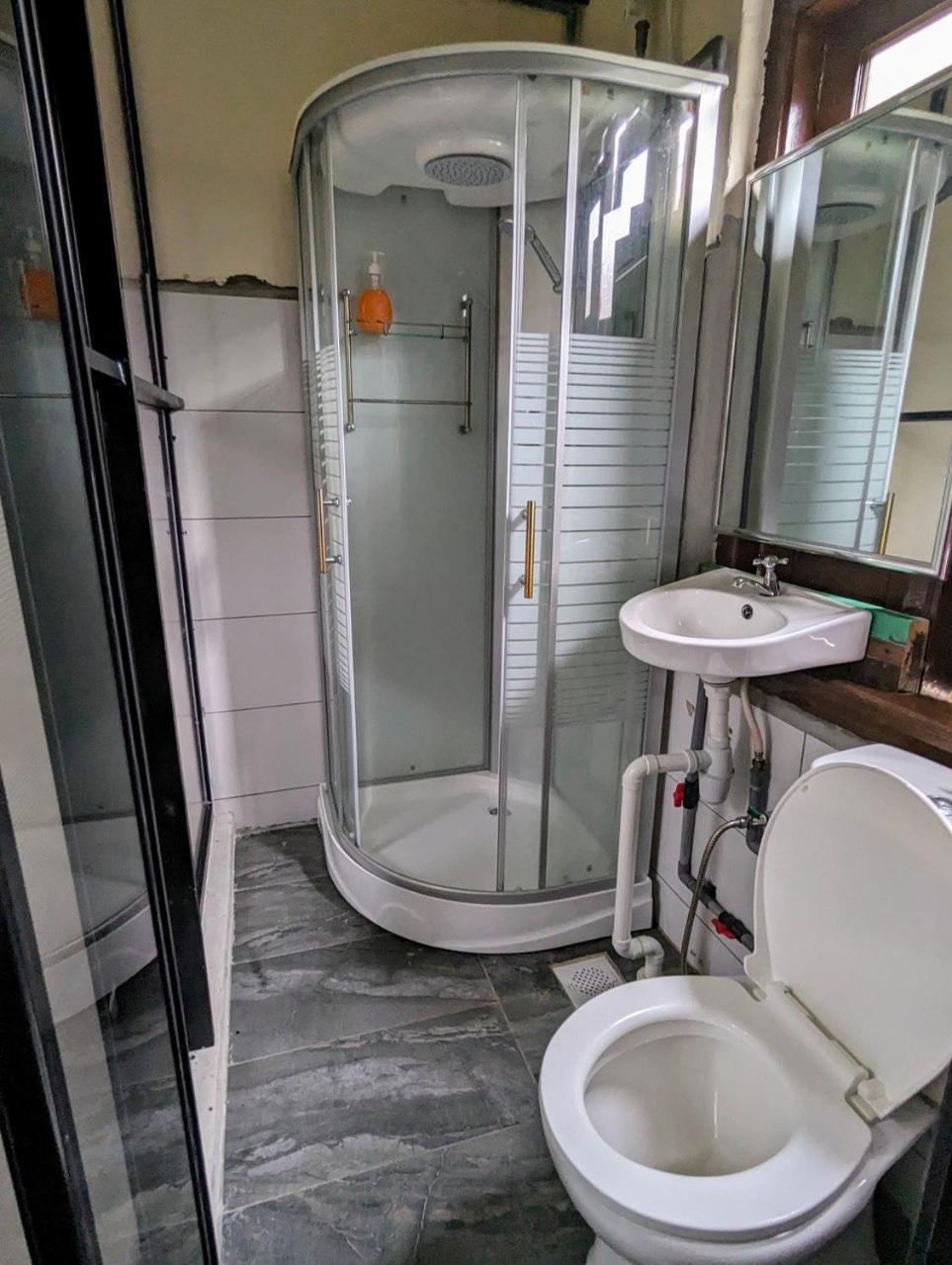 The Manor By Mingle Hostel
